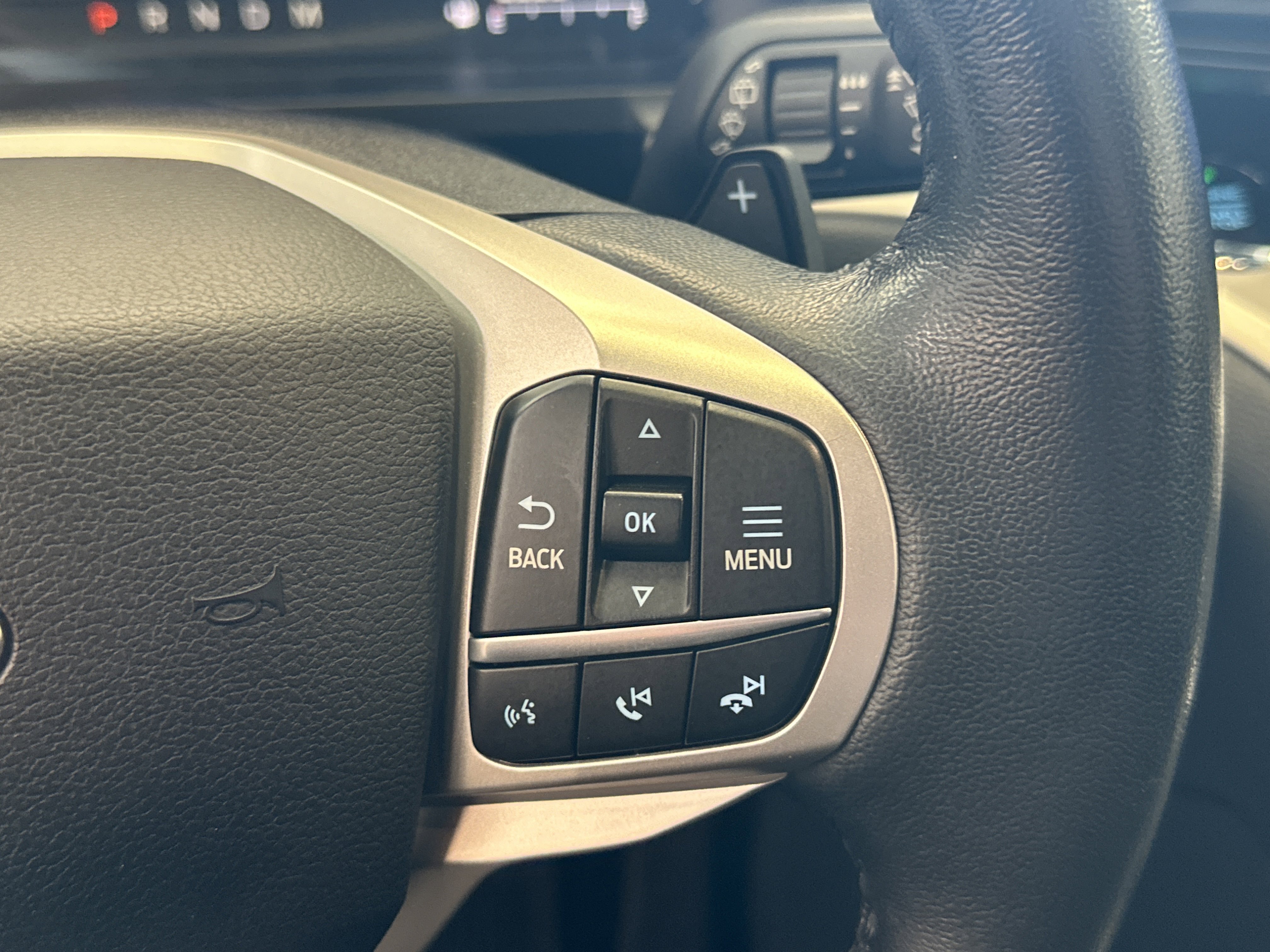 Used 2020 Ford Explorer XLT image 35