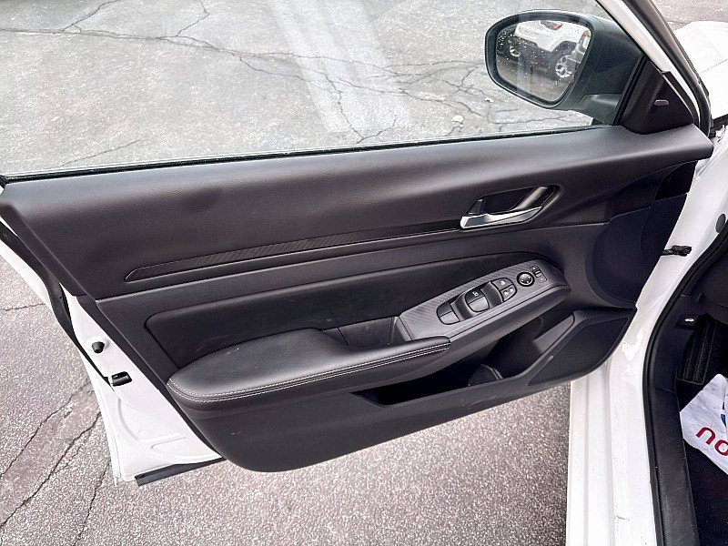 Used 2025 Nissan Altima 2.5 SV image 19