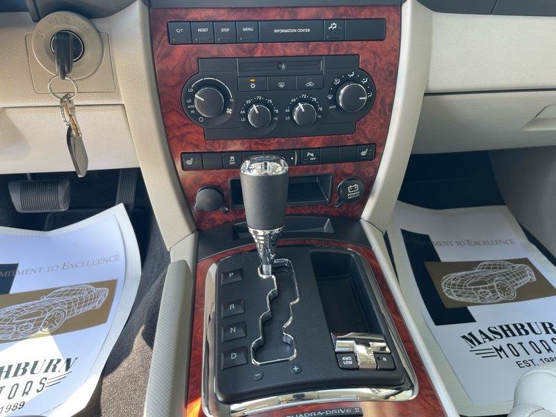 Used 2007 Jeep Commander Limited w/ Trailer Tow Group IV AWD/4WD image 30