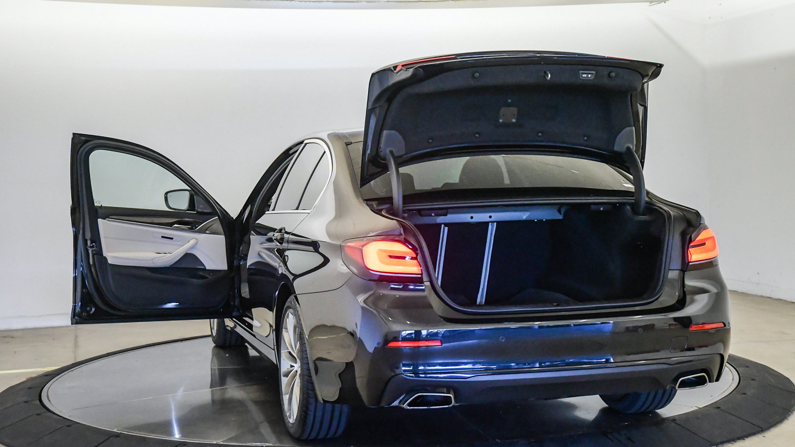 Certified 2023 BMW 540i w/ Premium Package RWD image 27