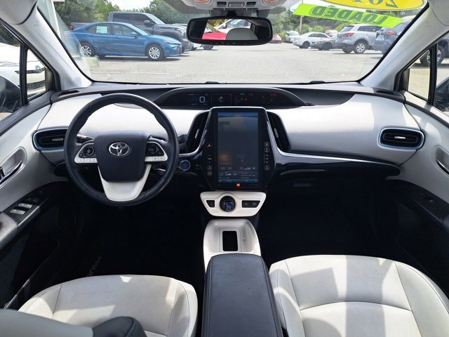 Used 2018 Toyota Prius Four image 2