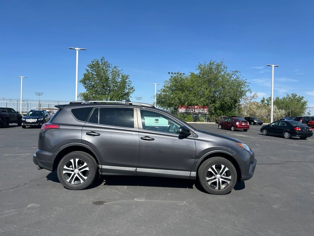 Used 2016 Toyota RAV4 LE AWD/4WD image 3