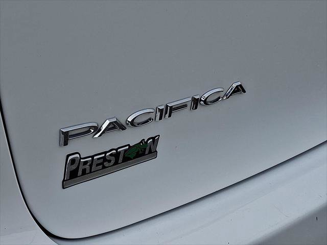 Certified 2024 Chrysler Pacifica Touring-L image 30