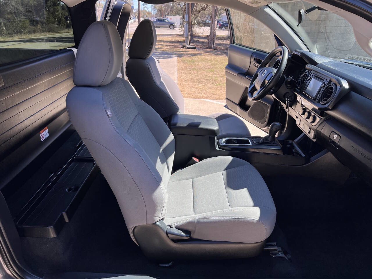 Used 2017 Toyota Tacoma SR image 33