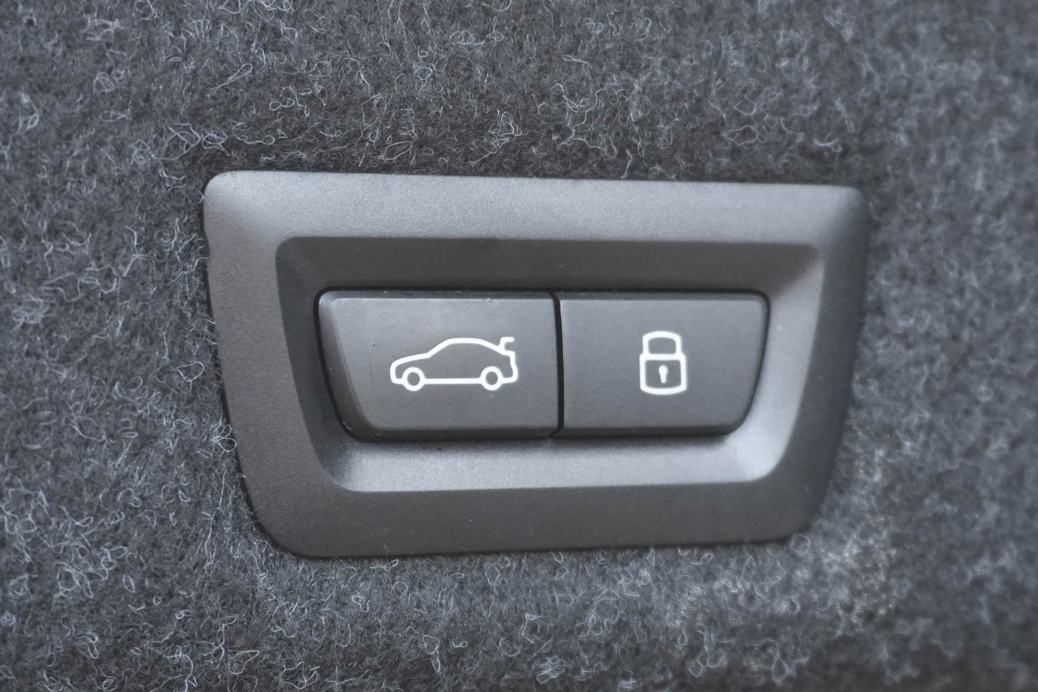 Certified 2023 BMW 540i w/ Premium Package image 38