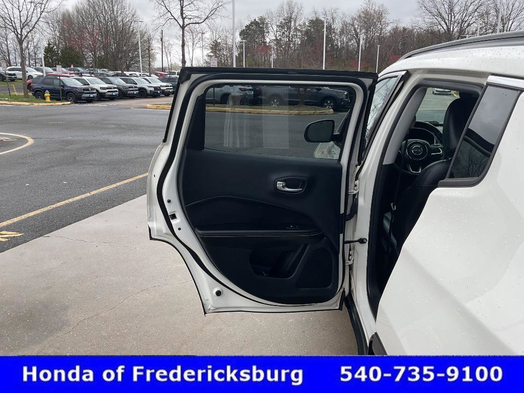Used 2019 Jeep Compass Latitude w/ Popular Equipment Group AWD/4WD image 16