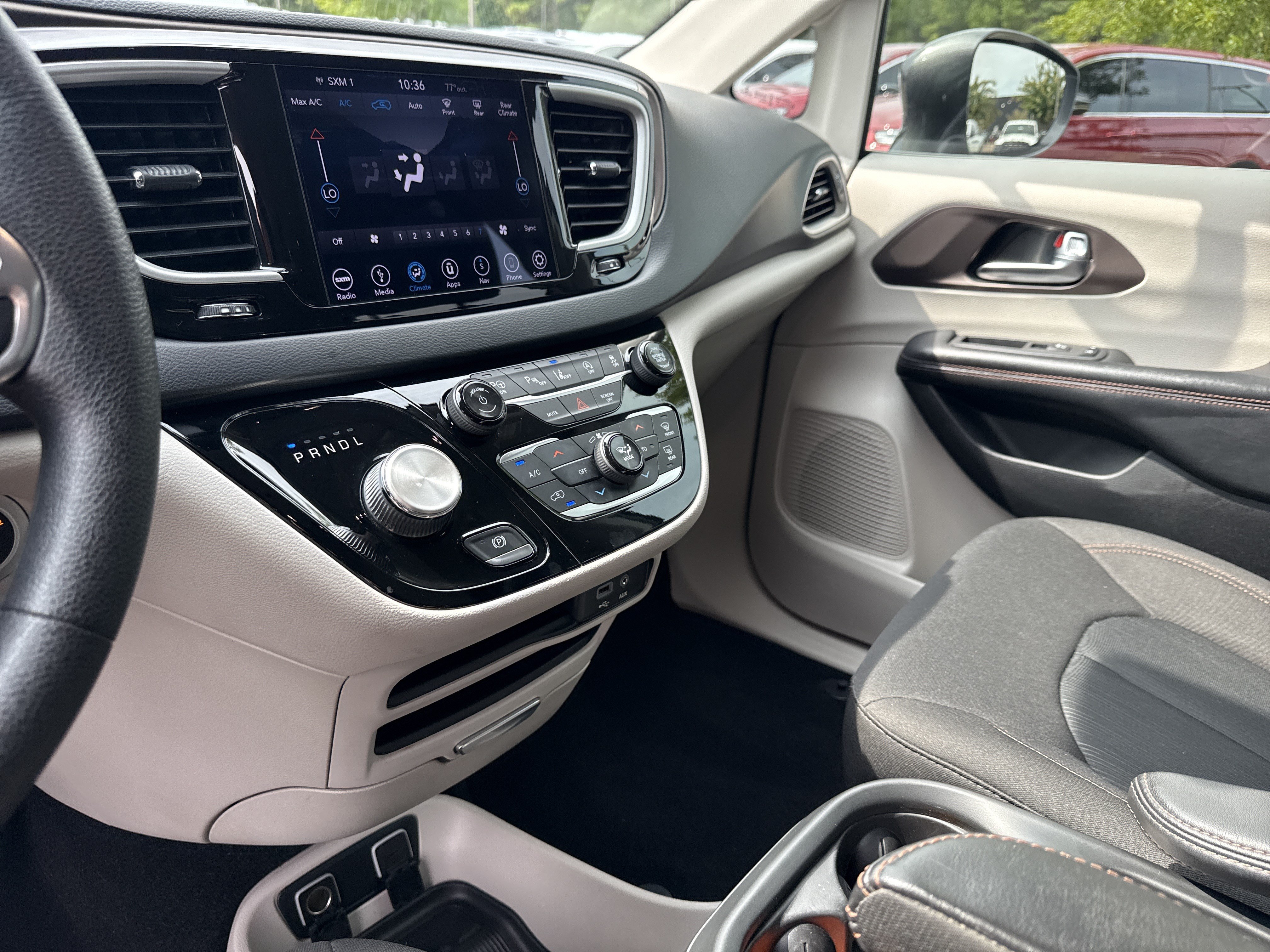 Used 2019 Chrysler Pacifica Touring Plus w/ Advanced Safetytec Group FWD image 29