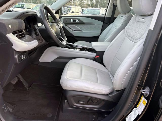 Used 2025 Ford Explorer Platinum w/ Ultimate Package image 9