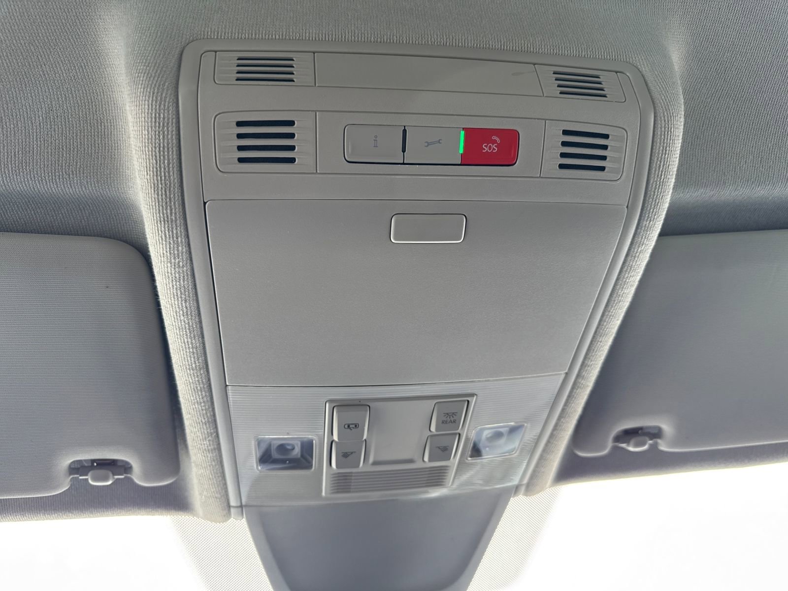 Used 2024 Volkswagen Tiguan SE image 21