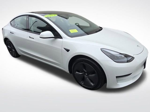 Used 2023 Tesla Model 3 Standard Range image 1