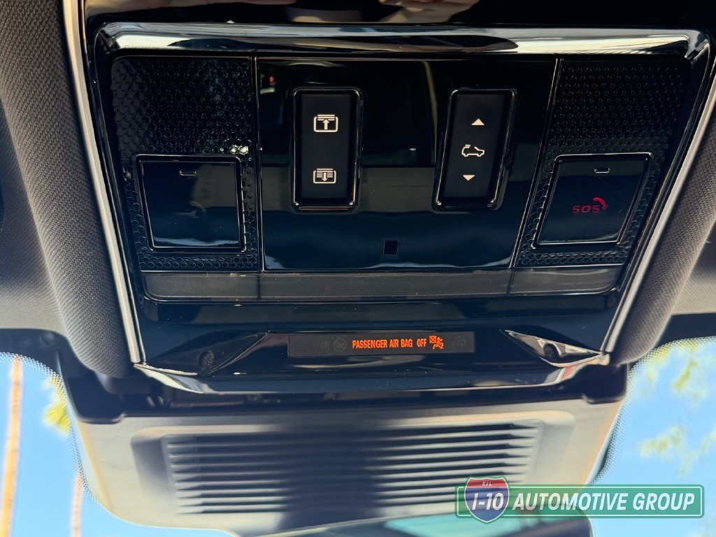 Used 2025 Land Rover Range Rover Sport SE AWD/4WD image 32