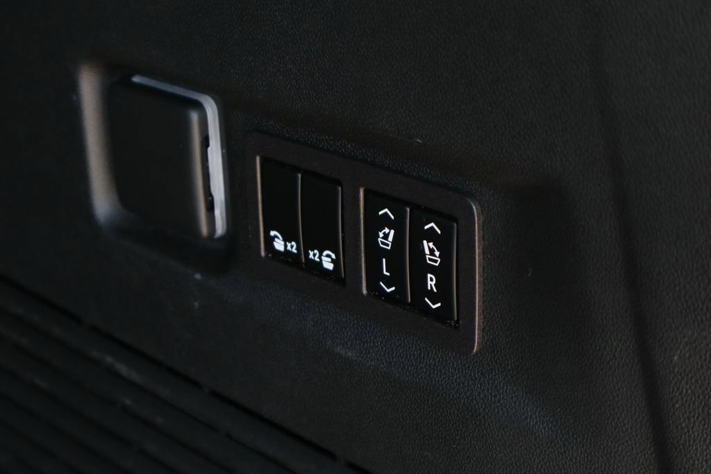 Used 2023 Chevrolet Suburban Z71 w/ Luxury Package image 28