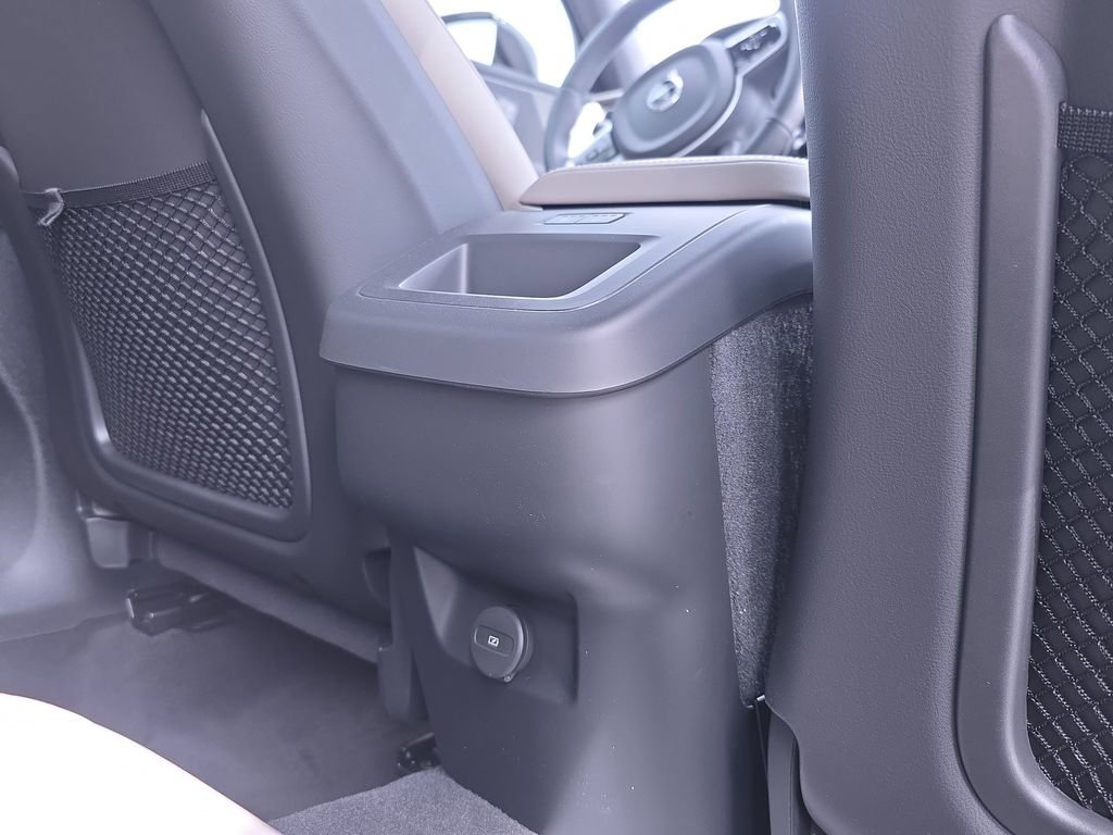 New 2026 Volvo XC60 B5 Plus w/ Protection Package Premier image 9