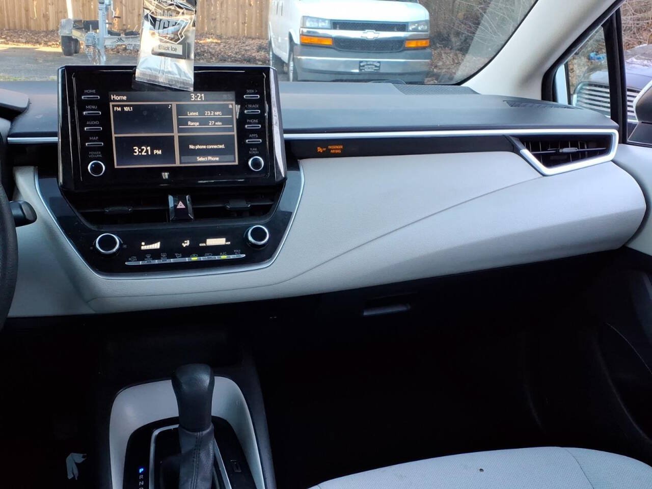 Used 2020 Toyota Corolla L FWD image 13