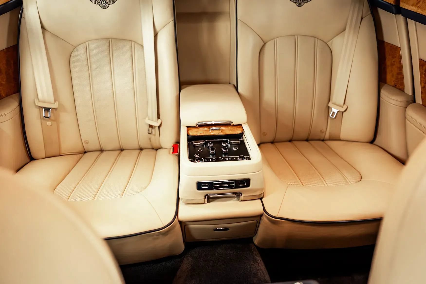 Used 2011 Bentley Mulsanne RWD image 20