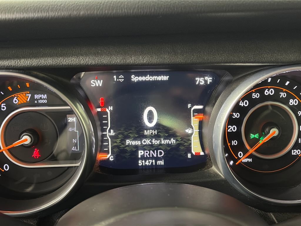 Used 2018 Jeep Wrangler Unlimited Sahara w/ Cold Weather Group AWD/4WD image 15