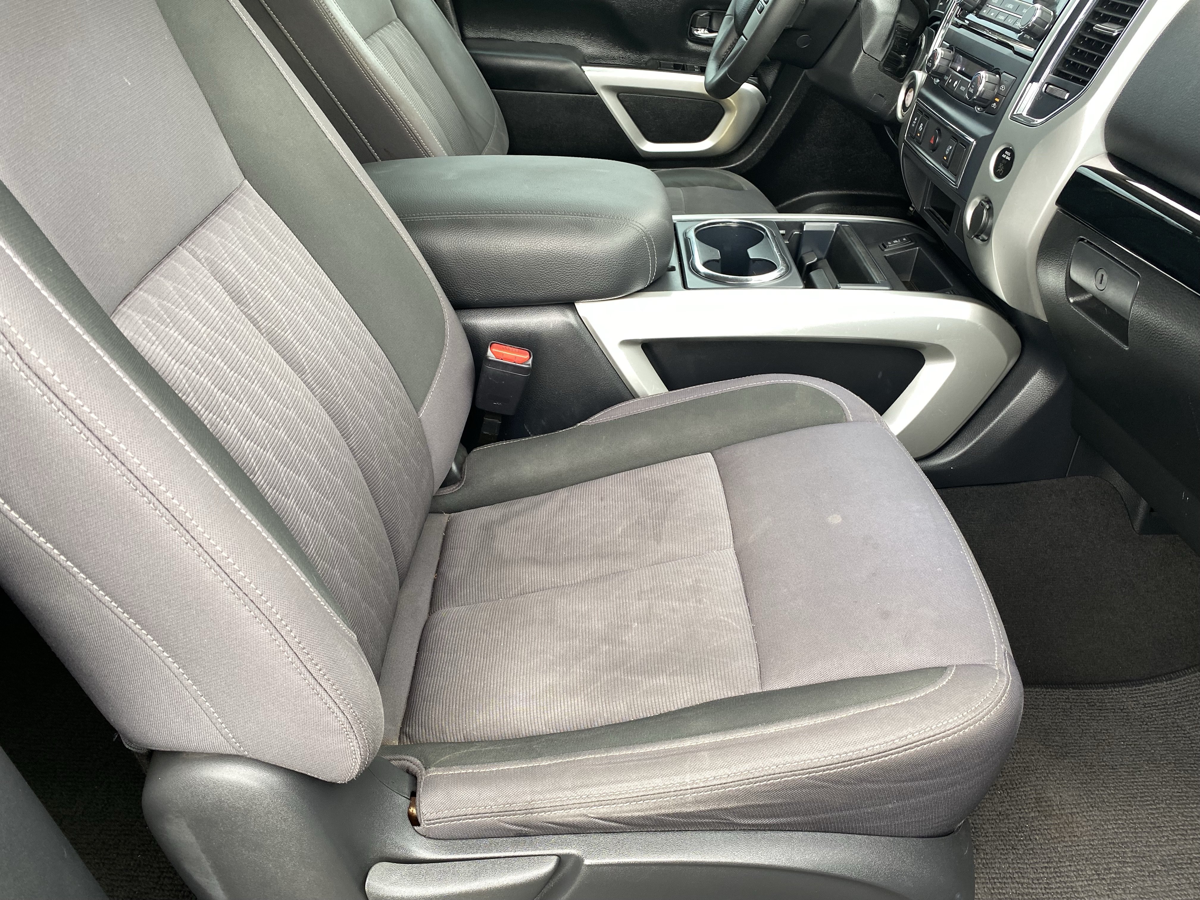 Used 2021 Nissan Titan SV w/ SV Convenience Package RWD image 11