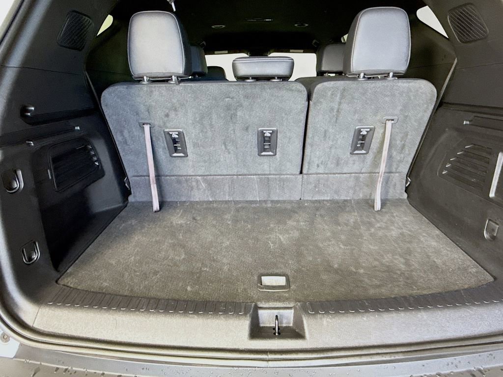 Used 2025 Chevrolet Traverse LT image 26