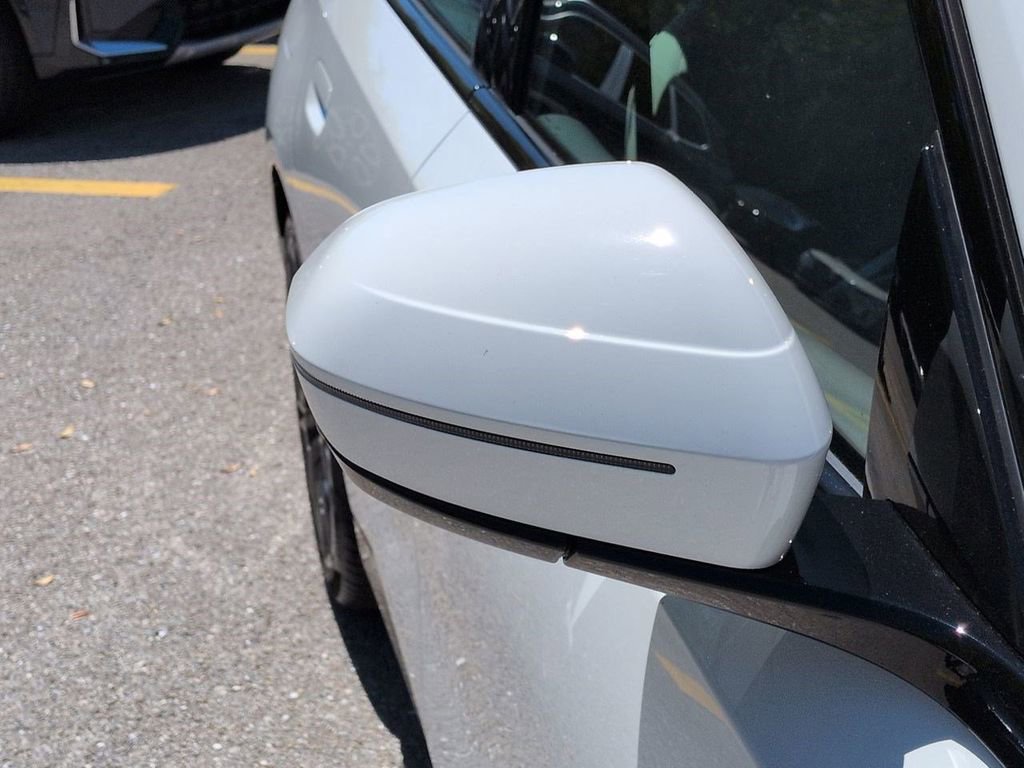 New 2026 BMW 550e xDrive image 12