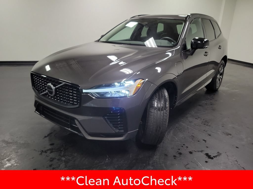 Used 2024 Volvo XC60 T8 Core AWD/4WD image 4