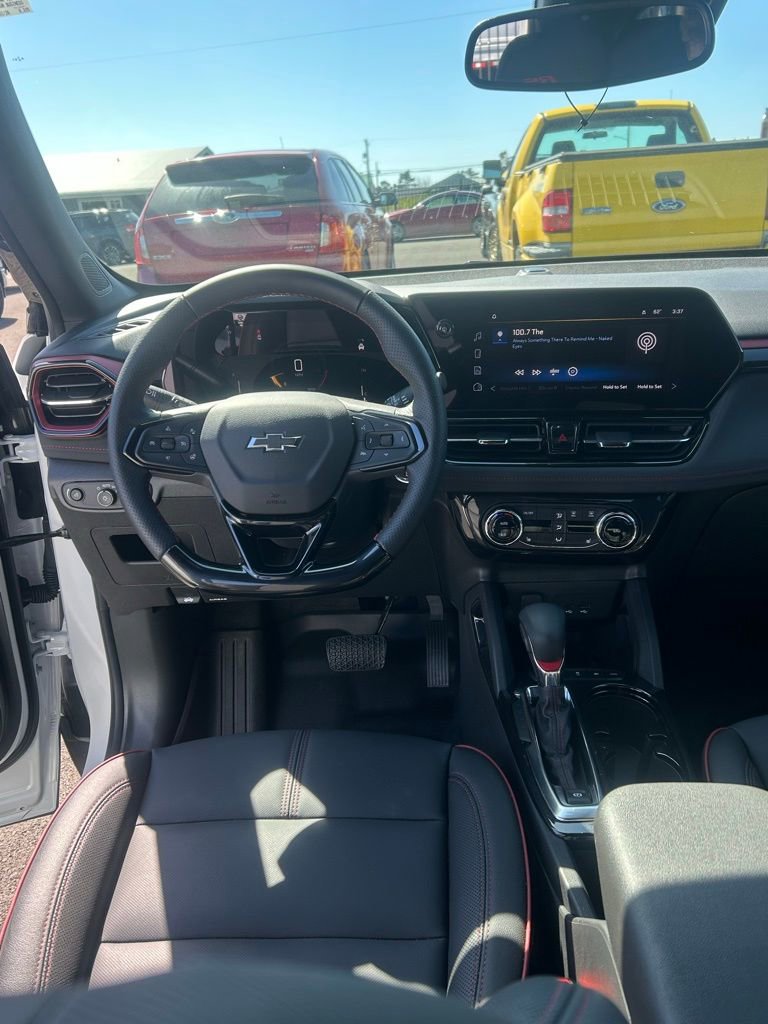 Used 2025 Chevrolet TrailBlazer RS w/ Convenience Package AWD/4WD image 12