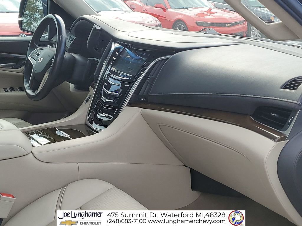 Used 2020 Cadillac Escalade Luxury image 31