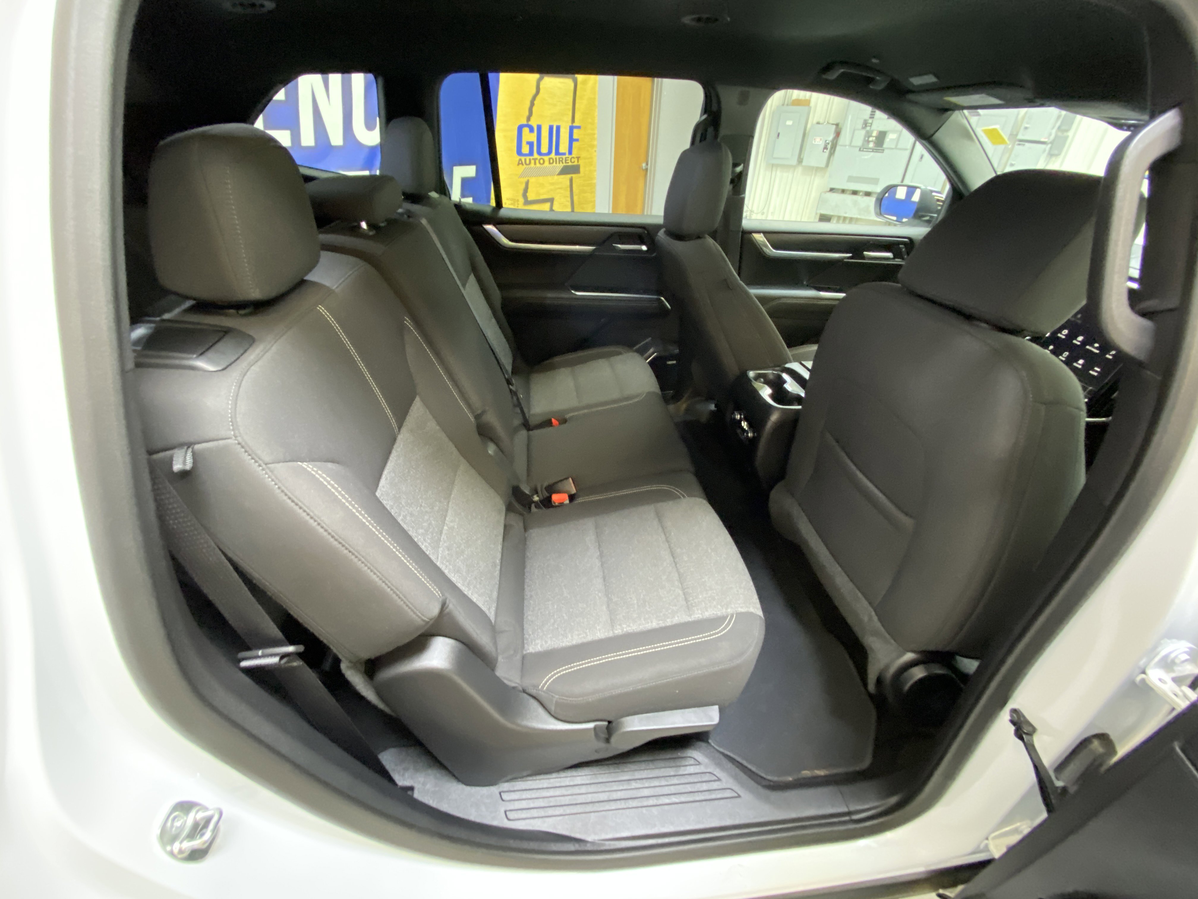 Used 2025 GMC Acadia Elevation image 29