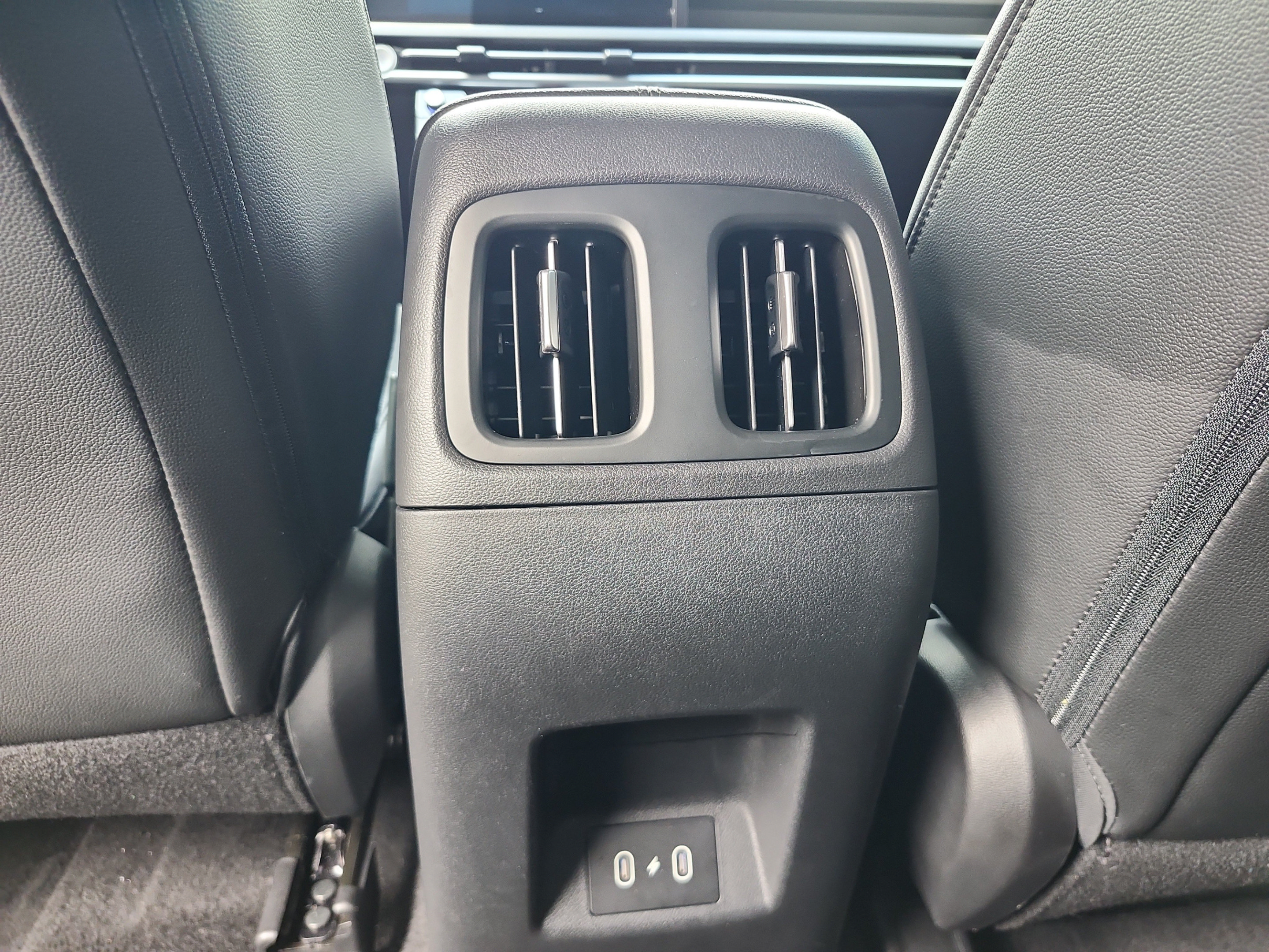 Certified 2025 Hyundai Santa Cruz SEL FWD image 16