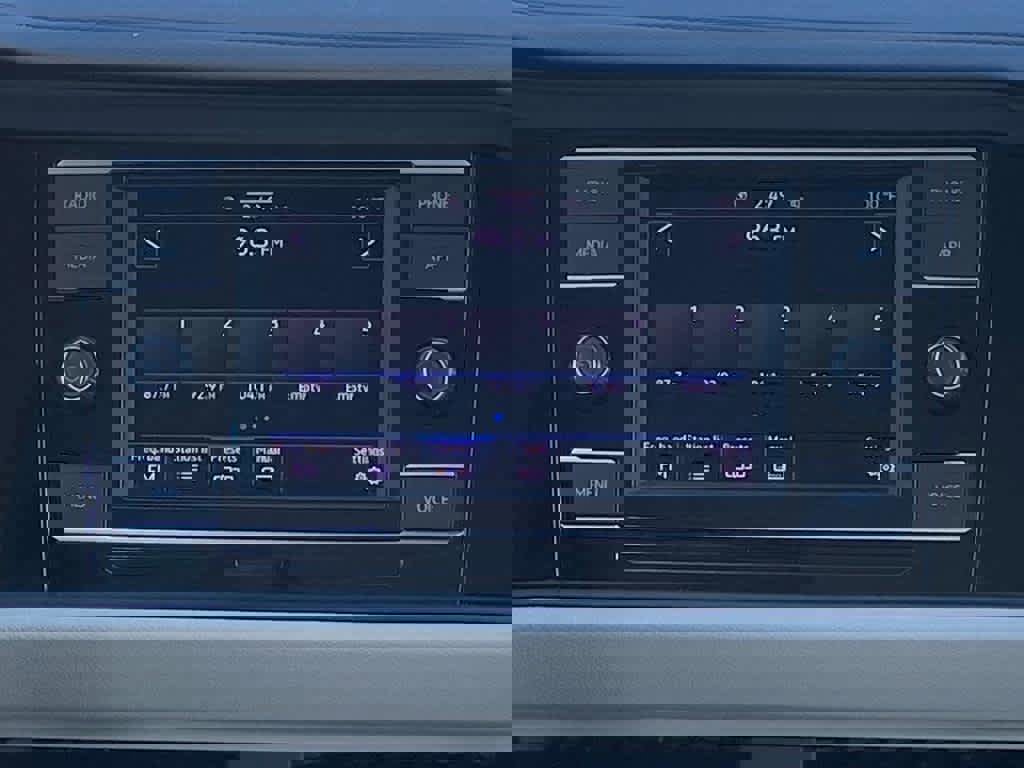 Used 2024 Volkswagen Jetta SE image 9