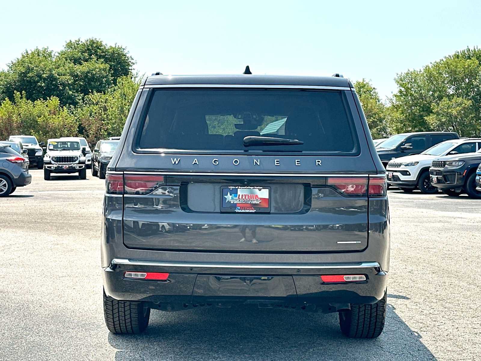 Used 2024 Jeep Wagoneer Series III AWD/4WD image 14