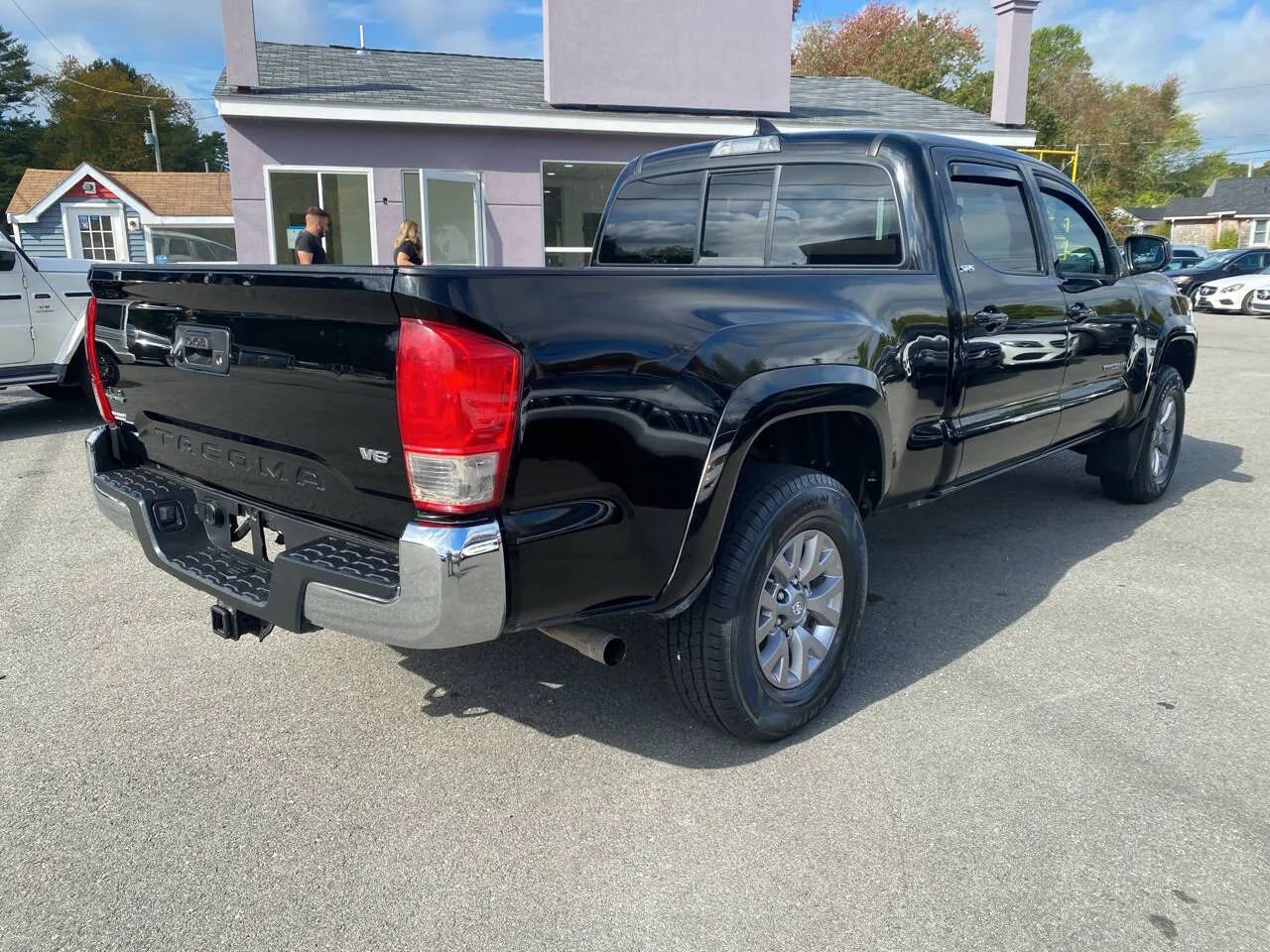 Used 2016 Toyota Tacoma SR5 w/ SR5 Appearance Package (SN) image 5