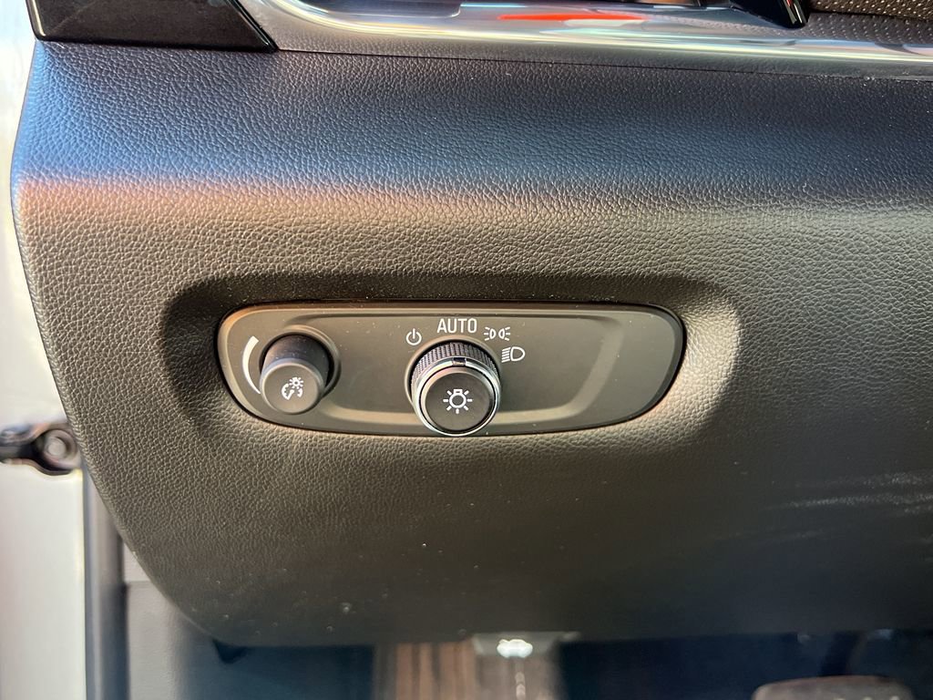 Used 2023 Chevrolet Traverse RS image 16