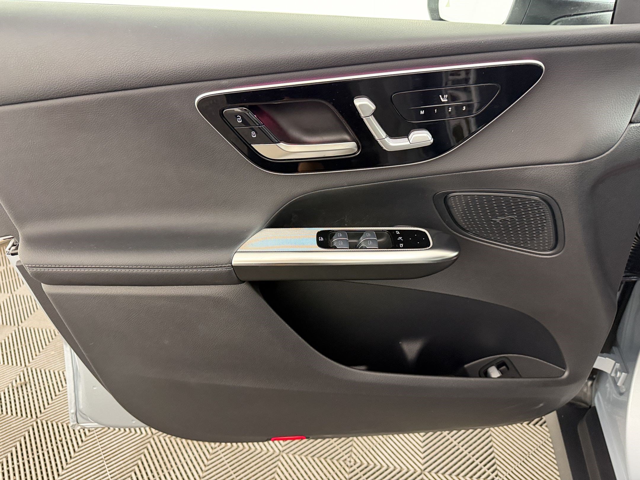 Certified 2025 Mercedes-Benz GLC 350e 4MATIC image 26