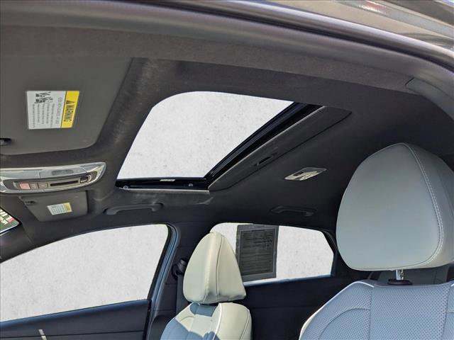 Used 2024 Hyundai Elantra Limited image 17