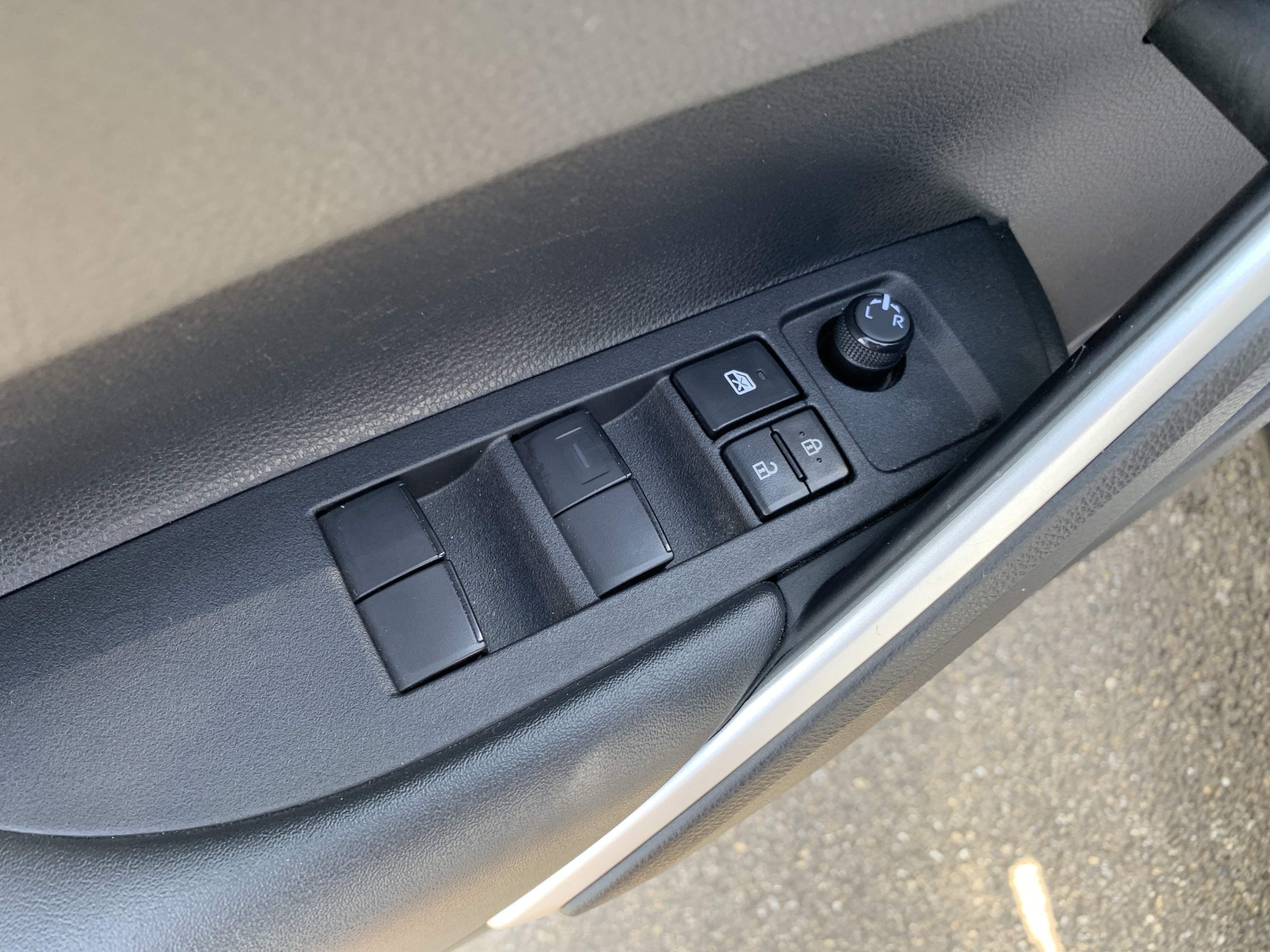 Used 2024 Toyota Corolla Cross AWD Hybrid w/ Convenience Package image 17