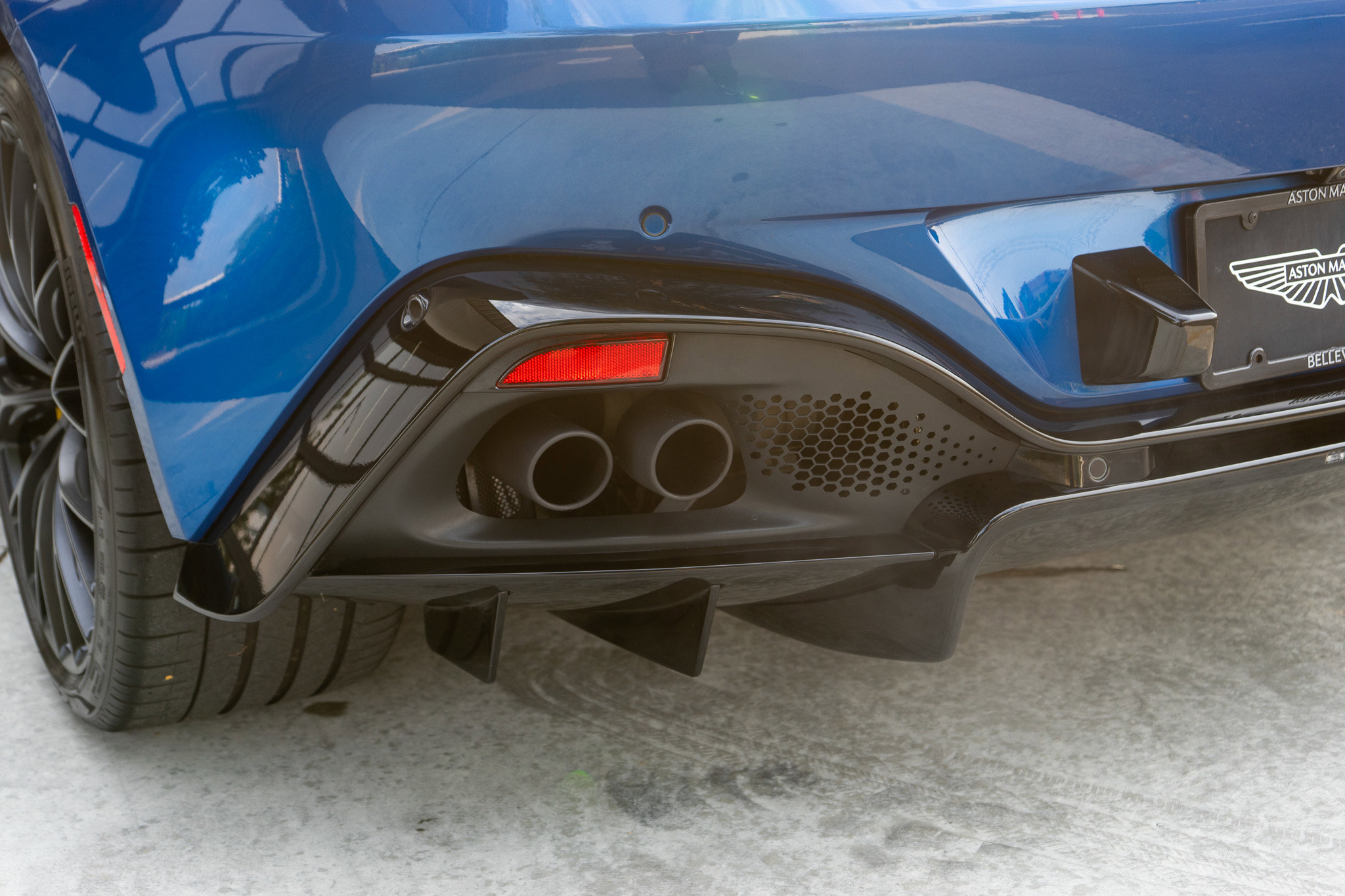 Used 2022 Aston Martin V8 Vantage Coupe image 19