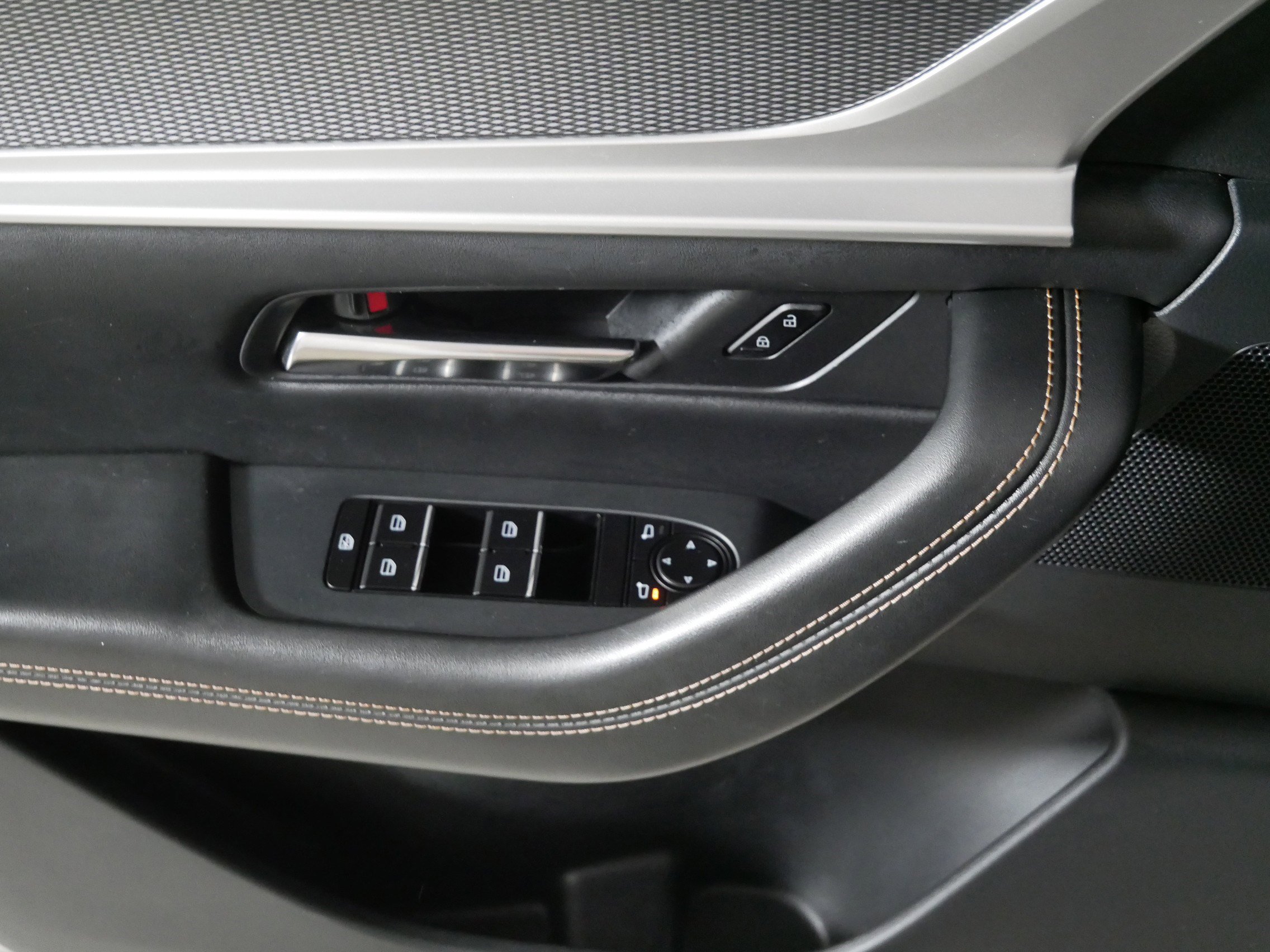 Certified 2025 MAZDA CX-90 3.3 Turbo w/ Preferred Package image 19