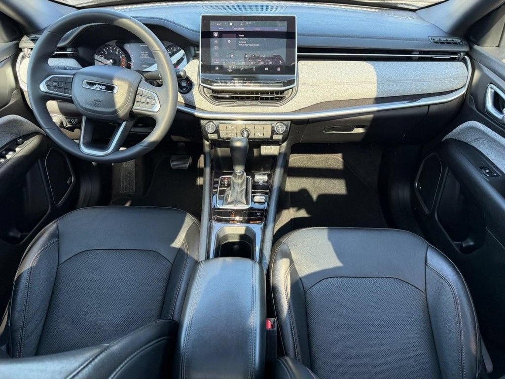 Used 2023 Jeep Compass Latitude w/ Sun and Sound Group AWD/4WD image 11
