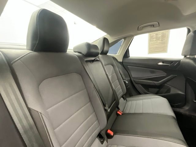 Used 2025 Volkswagen Jetta SE image 15