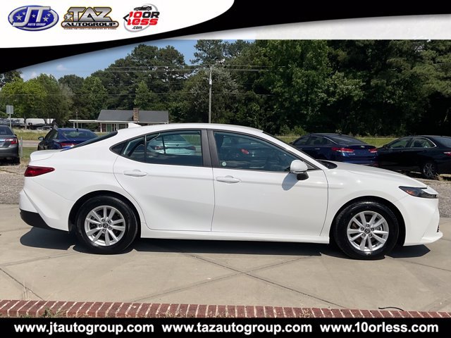 Used 2025 Toyota Camry LE FWD image 8