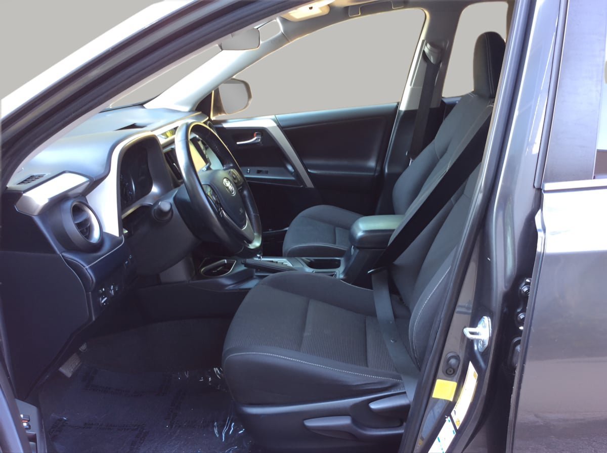Used 2018 Toyota RAV4 XLE AWD/4WD image 16