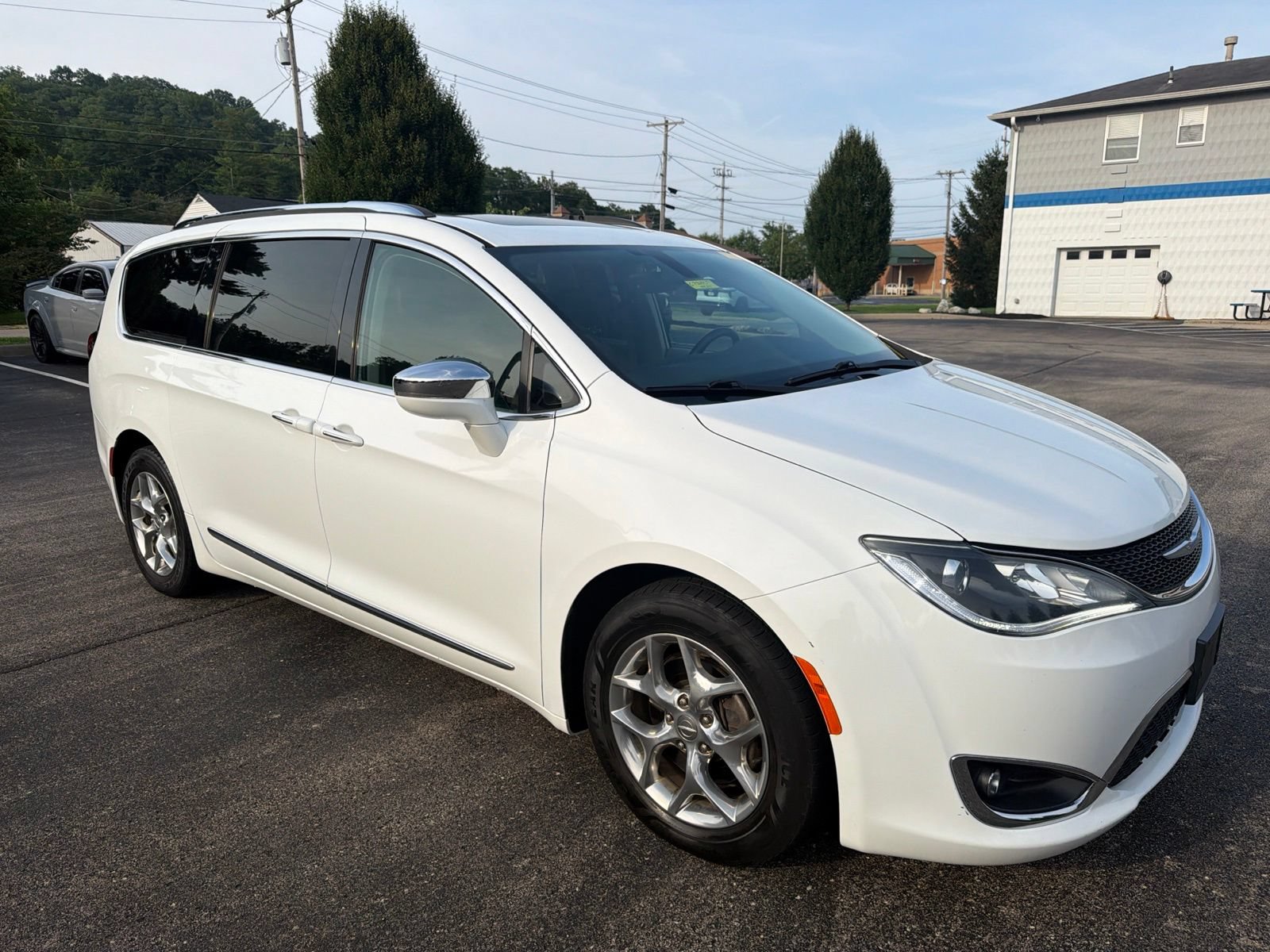 Used 2018 Chrysler Pacifica Limited FWD image 7