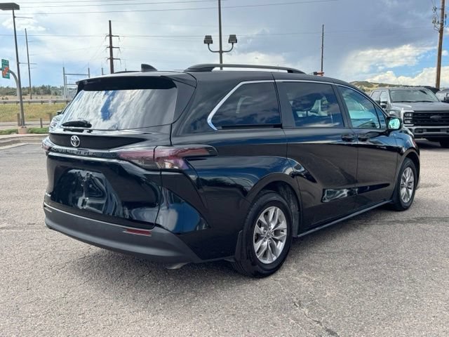 Used 2026 Toyota Sienna LE AWD/4WD image 5