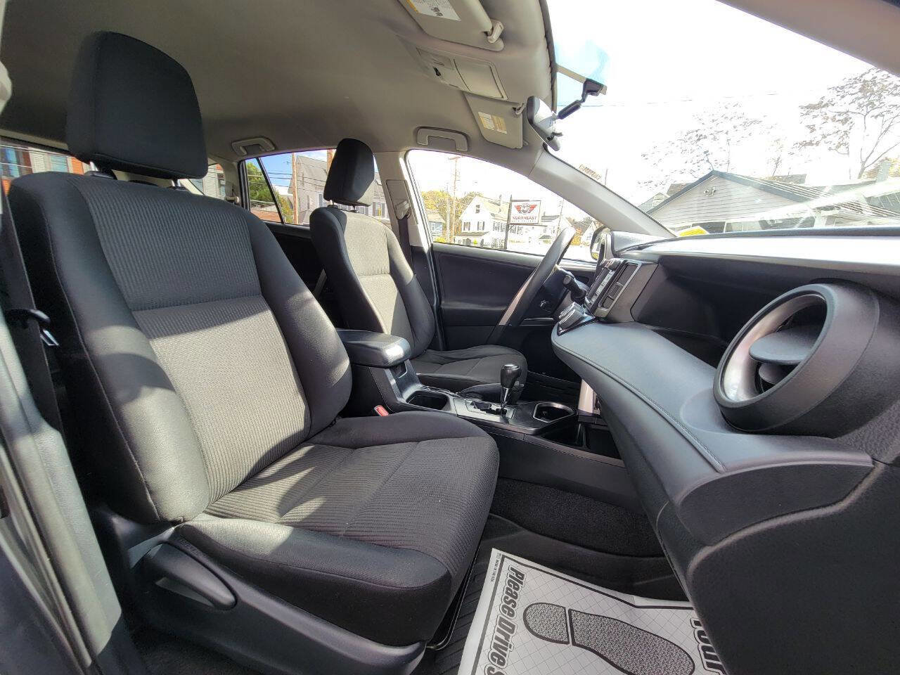 Used 2016 Toyota RAV4 LE AWD/4WD image 19