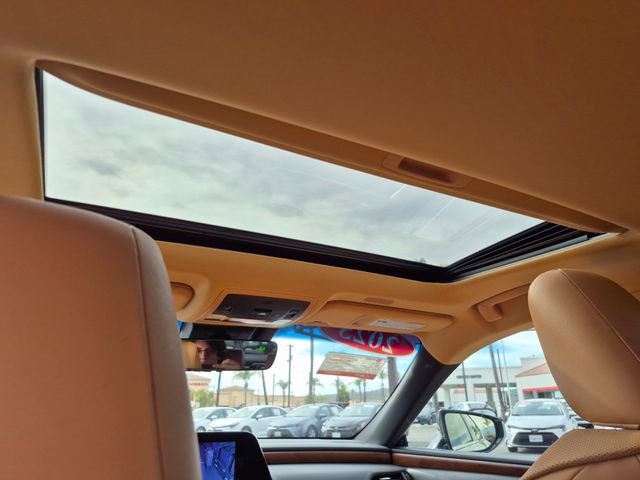 Used 2025 Lexus ES 350 w/ Premium Package image 19