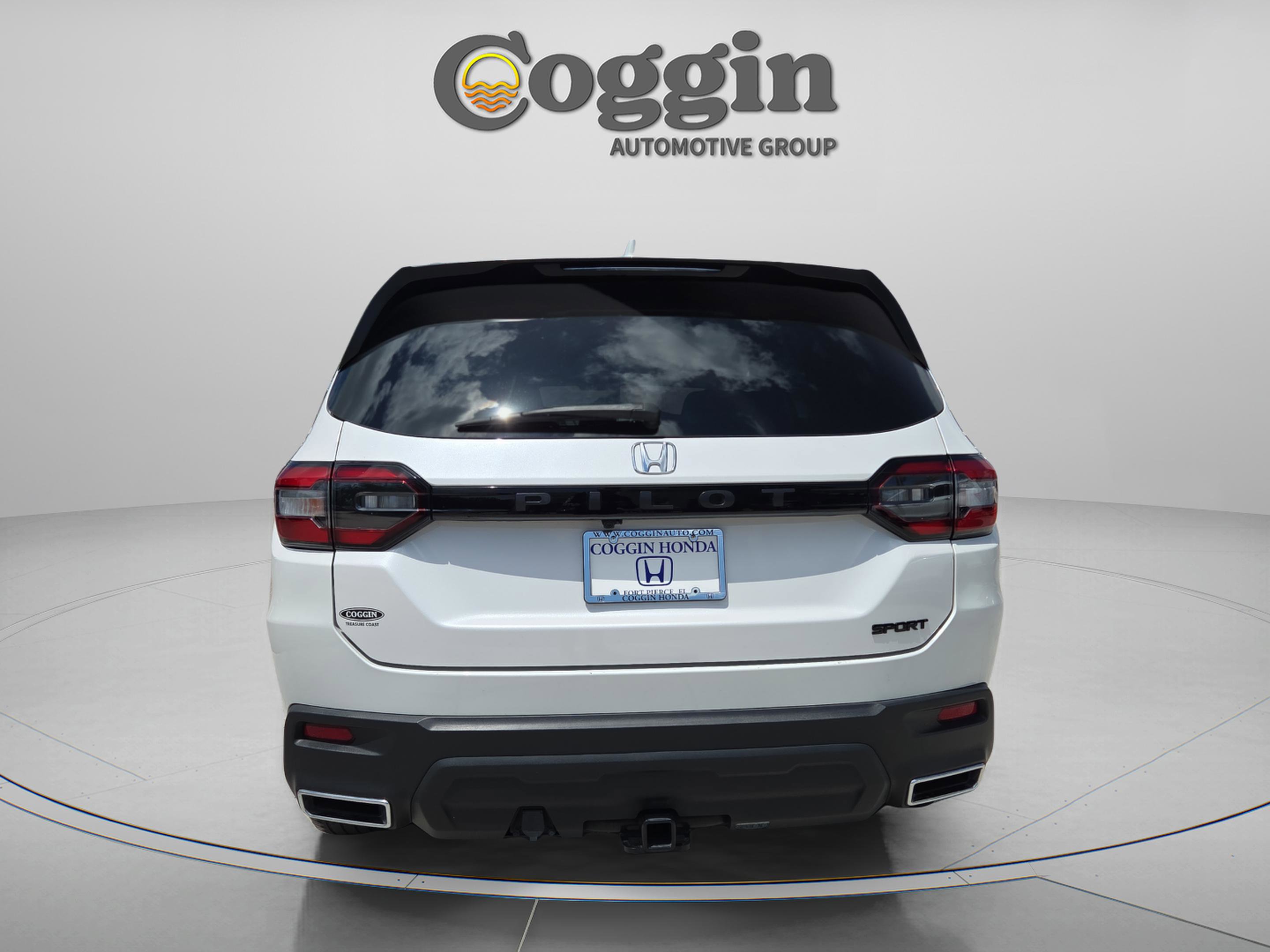 Used 2023 Honda Pilot Sport image 4