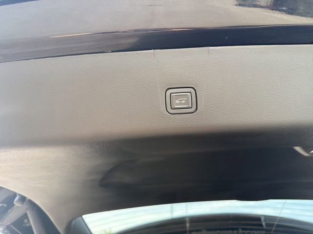 Used 2023 Chevrolet Traverse LT w/ Midnight/Sport Edition AWD/4WD image 13