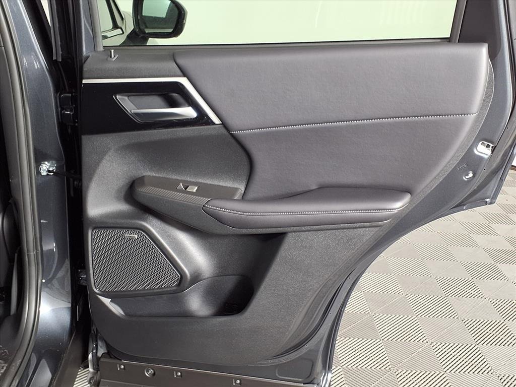 New 2025 Mitsubishi Outlander SE image 10