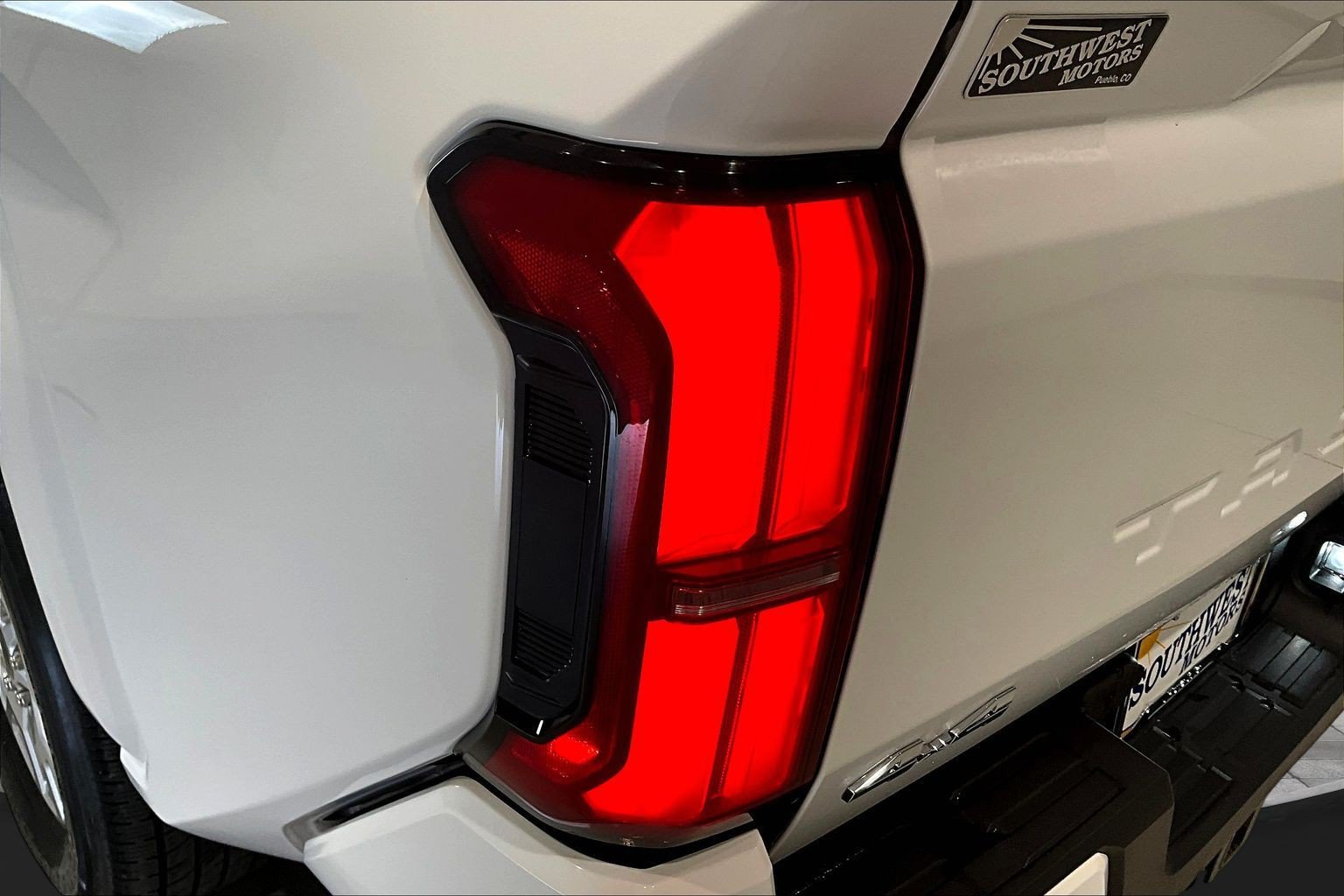 Used 2025 Toyota Tacoma SR5 AWD/4WD image 25