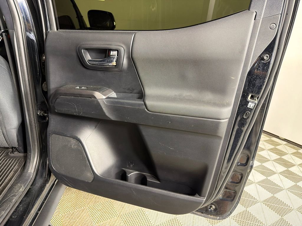 Used 2019 Toyota Tacoma TRD Off-Road image 17